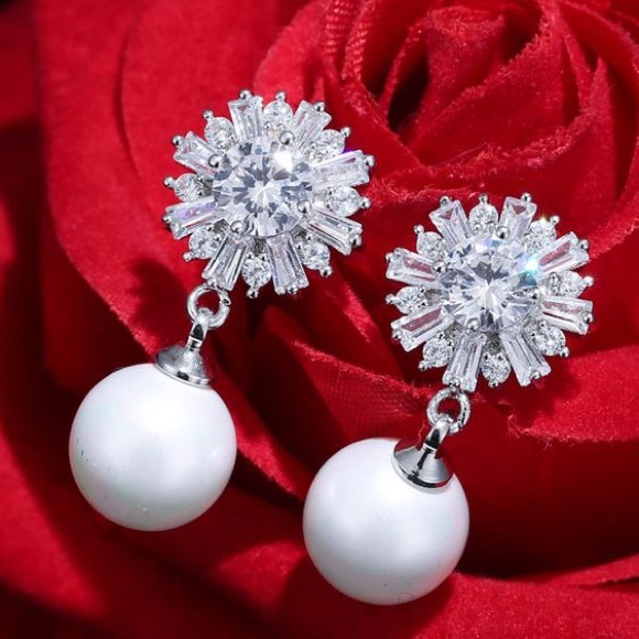 Jewelry - Silver Rhinestone and Pearl Earrings